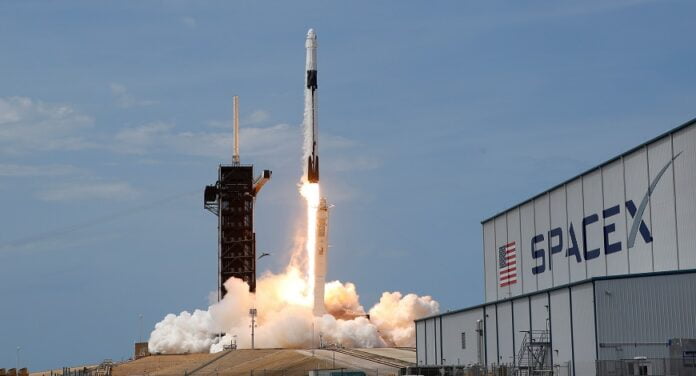 SpaceX launched 4 amateurs on a private Earth-circling trip, GKDUNIYA.IN